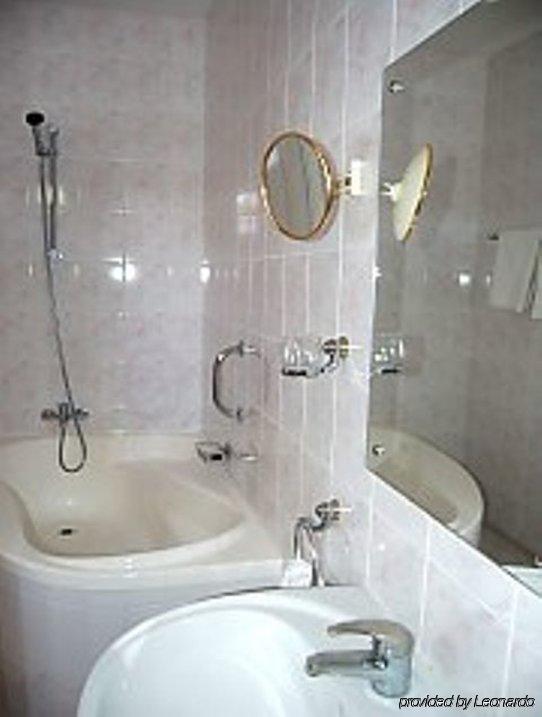 Elite Hotel Oradea Quarto foto
