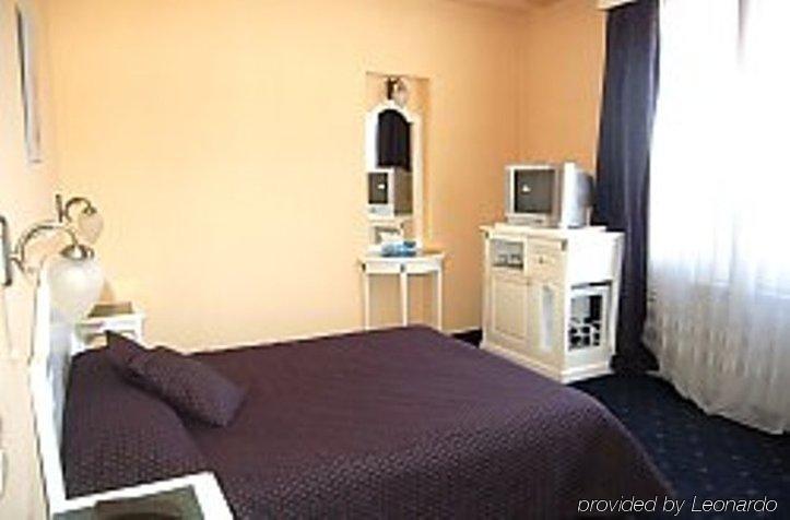 Elite Hotel Oradea Quarto foto
